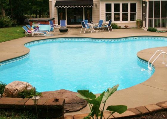 Custom Vinyl pool installed in Toronto.