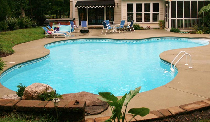 Custom Vinyl pool installed in Toronto.