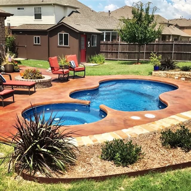 Inground fiberglass swiming pool.