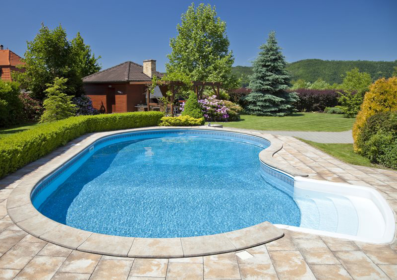 Example of vinyl smiwwing pool, made by GTALandscaping.